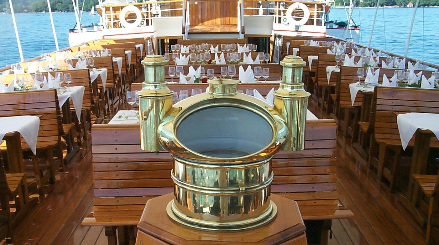 Winterhochzeit - Vorarlberg - eine schönere Aussicht kann man sich nicht wünschen - Historisches Dampfschiff Hohentwiel  am Bodensee