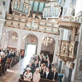 Hochzeitslocation: Eine Trauung im Stift Göttweig in Niederösterreich.
Foto © stillandmotionpictures.com - Benediktinerstift Göttweig
