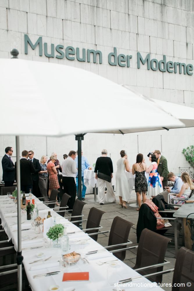 Hochzeitslocation: Feiern Sie Ihre Hochzeit im m32 - Museum der Moderne mit Blick auf die Festung Hohensalzburg. - m32