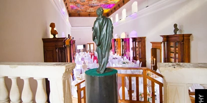 Winterhochzeit - Grafenegg - Heiraten in dem Renaissanceschloss Rosenburg in Niederösterreich.
 - Renaissanceschloss Rosenburg