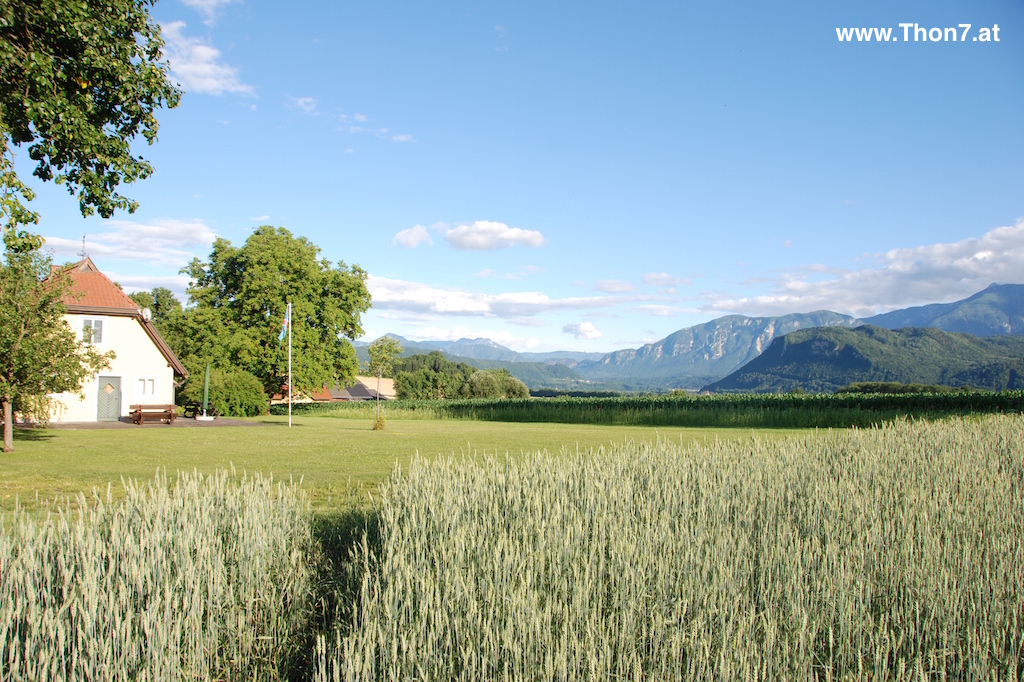 Hochzeitslocation: Panoramablick von Thon7 - Feiern mit Tradition

Weitläufige Gartenflächen und ein einmaliger Panoramablick auf die Umgebung garantieren traumhafte Feiern vom Mai bis Oktober.  - Thon 7 - Feiern mit Tradition
