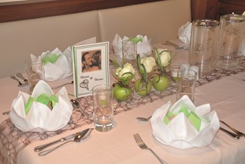 Hochzeitslocation: Die Tischdeko richtet sich ganz nach eurem Geschmack. - Kesselgrubs Ferienwelt