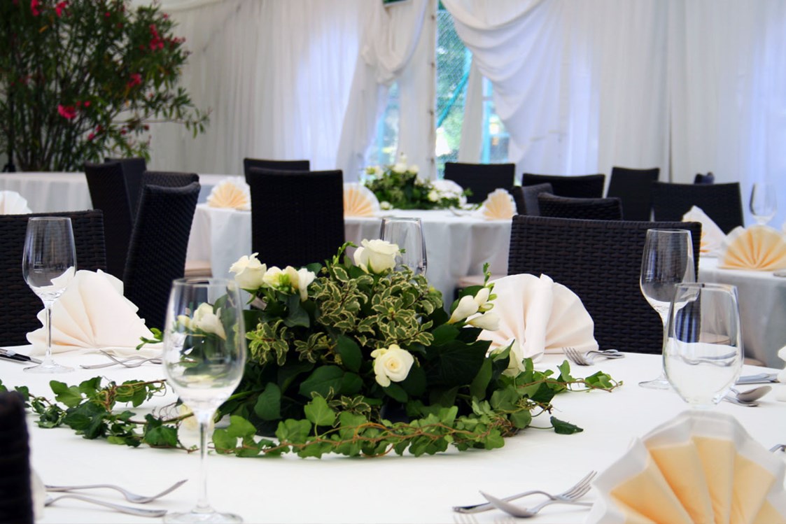 Hochzeitslocation: Tischdeko im Feenzelt - Kolariks Luftburg, Praterfee, Feenzelt und Himmelreich