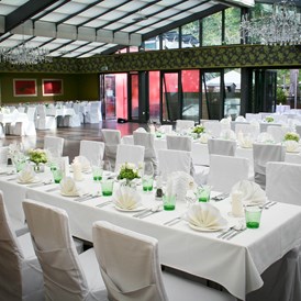 Hochzeitslocation: Tafeln und Tanzfläche im Glaspalast der Luftburg - Kolariks Luftburg, Praterfee, Feenzelt und Himmelreich