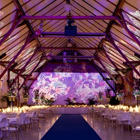 Hochzeitslocation: Hochzeit in der Fachwerkhalle mit Projektionen © OchoReSotto - Seifenfabrik Veranstaltungszentrum