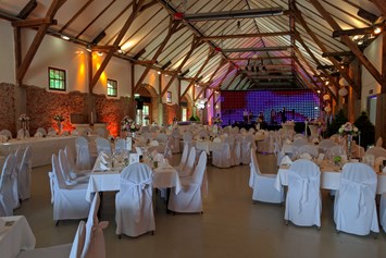 Hochzeitslocation: Hochzeit in der Fachwerkhalle mit LED Vorhang © Seifenfabrik Veranstaltungszentrum - Seifenfabrik Veranstaltungszentrum