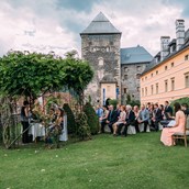 Hochzeitslocation - Die Burg Deutschlandsberg lädt zu einer Hochzeit im Freien. - Burg Deutschlandsberg