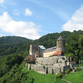 Hochzeitslocation: Außenansicht der Burg Deutschlandsberg. - Burg Deutschlandsberg
