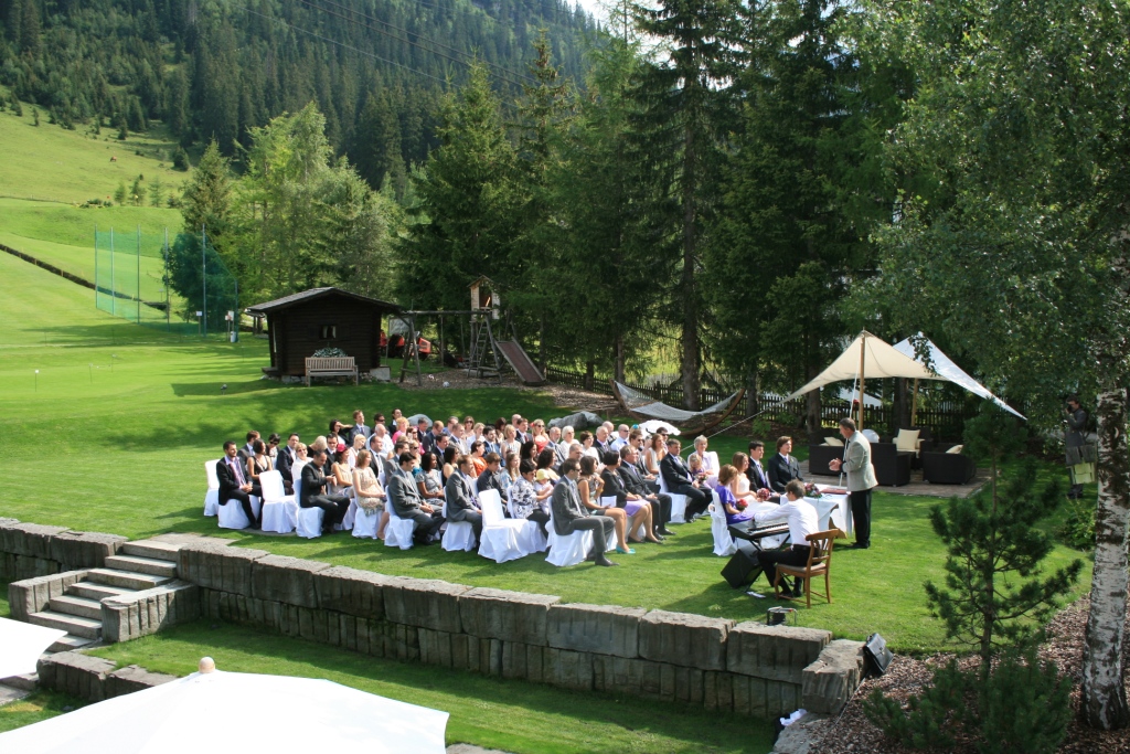 Winterhochzeit - Vorarlberg - Trauung im Berghof-Garten - Der Berghof