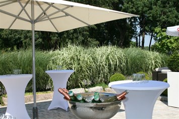 Hochzeitslocation: Aperitif im Garten des Birkenhof in Gols. - Birkenhof Restaurant & Landhotel ****