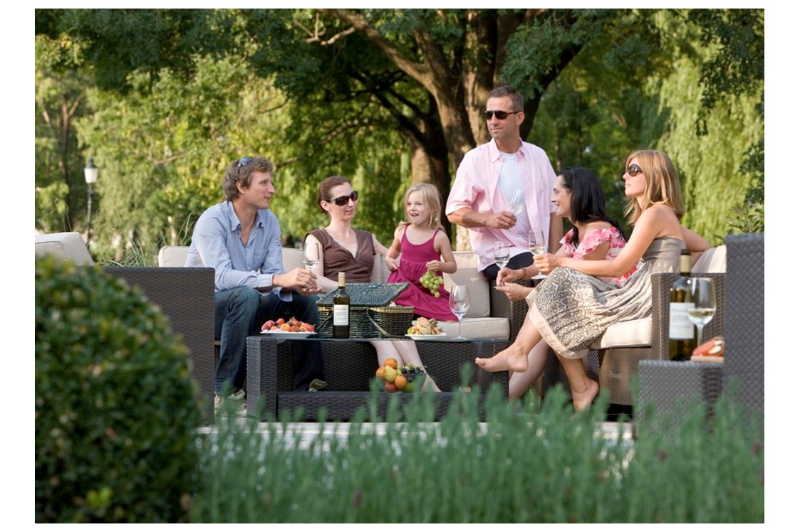 Hochzeitslocation: Gemütlicher Lavendel Steingarten für Ihren Aperitif - Birkenhof Restaurant & Landhotel ****