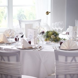 Hochzeitslocation: Festlich gedeckter Tisch - Hotel Therme Bad Teinach