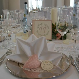 Hochzeitslocation: Festlicher Tisch - Hotel Therme Bad Teinach