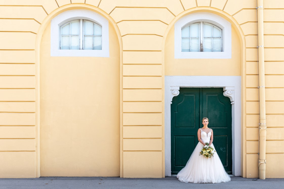 Hochzeitslocation: Das Schloss Esterházy in Eisenstadt bieten zahlreiche Spots für unvergessliche Hochzeitsfotos. - Schloss Esterházy