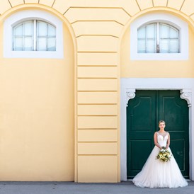 Hochzeitslocation: Das Schloss Esterházy in Eisenstadt bieten zahlreiche Spots für unvergessliche Hochzeitsfotos. - Schloss Esterházy