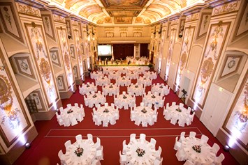 Hochzeitslocation: Der weltweit bekannte Haydnsaal kann für besonders große Gesellschaften auch gemietet werden - Schloss Esterházy