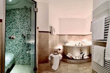 Hochzeitslocation: Suite Badezimmer mit Dampfbad - Wellnesshotel Moselebauer****