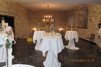 Hochzeitslocation: Der Vorraum für Sektempfang und Co. - Burg Perchtoldsdorf