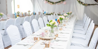 Winterhochzeit - Karlstetten - Hochzeitstafel in der Kapelle - Burg Plankenstein