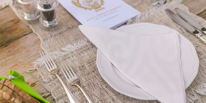 Winterhochzeit - nächstes Hotel - Tischdekoration im Landhausstil - Hotel Landhaus Moserhof****