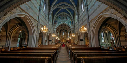 Winterhochzeit - Mistelbach (Mistelbach) - Kirche im Ort.  - Rochussaal