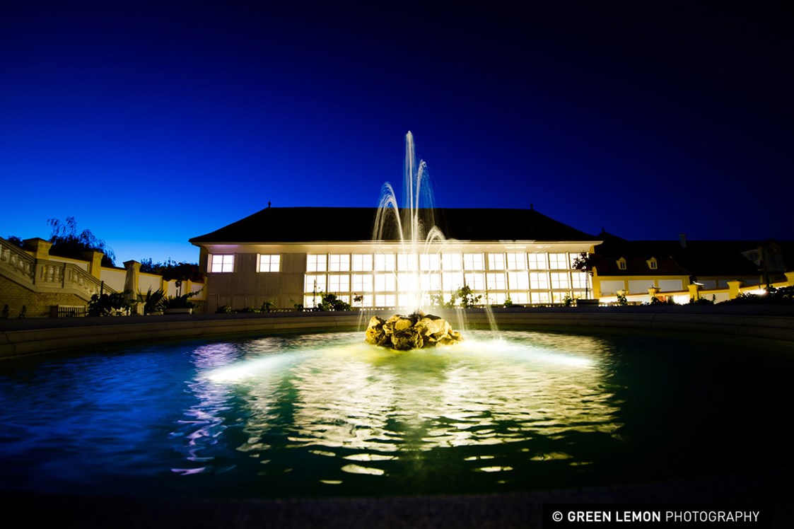 Hochzeitslocation: Herrliche Beleuchtung der Gartenanlage im Schloss Hof in Niederösterreich.
Foto © greenlemon.at - Schloss Hof