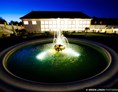 Hochzeitslocation: Herrliche Beleuchtung der Gartenanlage im Schloss Hof in Niederösterreich.
Foto © greenlemon.at - Schloss Hof