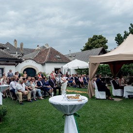 Hochzeitslocation: Heiraten im Weingut Zimmermann in Klosterneuburg.
Foto © belleandsass.com - Weingut Zimmermann