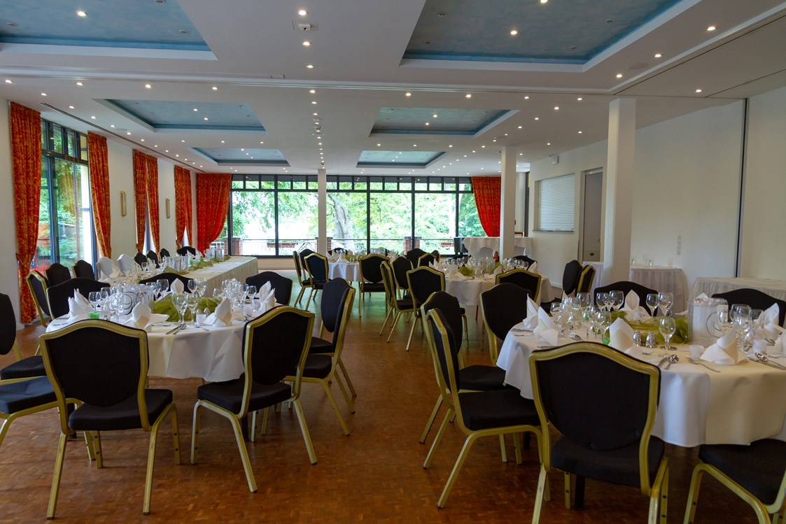 Hochzeitslocation: Saal mit Seeblick-Terrasse - Kurhaus am Inselsee