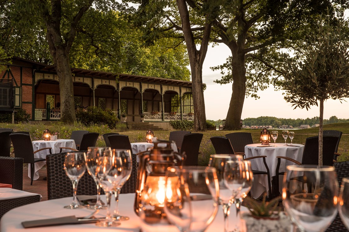 Hochzeitslocation: Gartenterrasse mit historischem Pavillon - Kurhaus am Inselsee