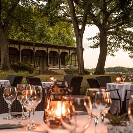 Hochzeitslocation: Gartenterrasse mit historischem Pavillon - Kurhaus am Inselsee