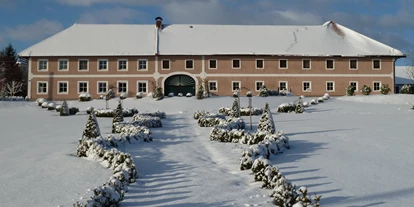 Winterhochzeit - Neumarkt im Mühlkreis - Der verschneite Stadlerhof Wilhering für eure Winterhochzeit. - Stadlerhof Wilhering