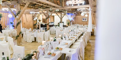 Winterhochzeit - Neumarkt im Mühlkreis - Der Feststadl mit Hochzeitstafel. - Stadlerhof Wilhering