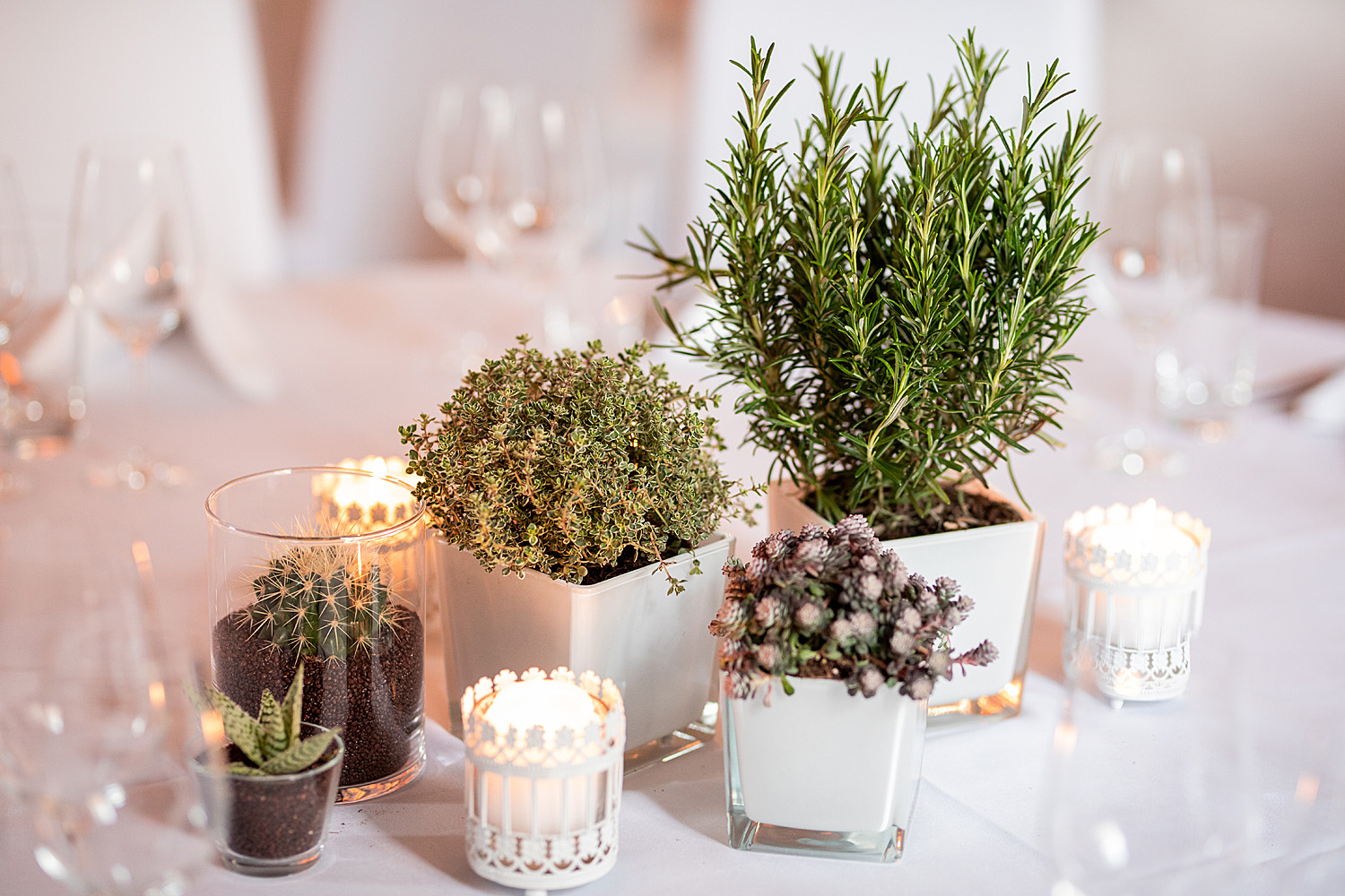 Winterhochzeit - Bad Honnef - Ein Beispiel der Tischdeko vom Floristen. - Burg Linz