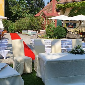 Hochzeitslocation: Trauung unter der Weide - Schloss Gamlitz