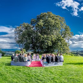 Hochzeitslocation: Außenanlage Trauung - Hofgut Bergerhof