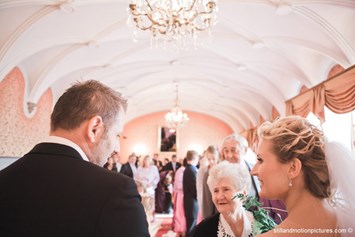 Hochzeitslocation: Heiraten im Schloss Smolenice in der Slowakei.
Foto © stillandmotionpictures.com - Schloss Smolenice