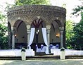 Hochzeitslocation: Freie Trauung an unserem geweihten Steinpavillon mitten im wunderschönen Schlosspark  - Brasserie Schloss Paffendorf