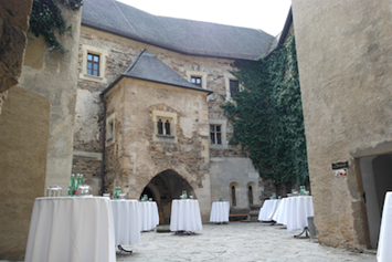 Hochzeitslocation: Oberer Burghof - Ritterburg Lockenhaus
