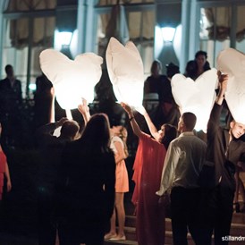 Hochzeitslocation: Feuerballons als bleibende Erinnerung an einen besonderen Abend.
Foto © stillandmotionpictures.com - Hotel CHÂTEAU BÉLA