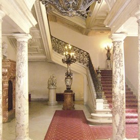 Hochzeitslocation: Ein Blick auf das Stiegenhaus des Palais Pallavicini. - Palais Pallavicini