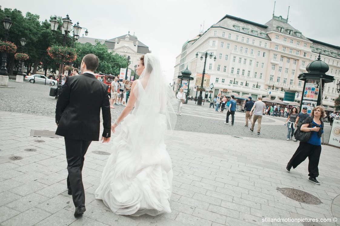 Hochzeitslocation: Feiern Sie Ihre Hochzeit im Restaurant Hrad und genießen Sie die Altstadt von Bratislava, Slowakei.
Foto © stillandmotionpictures.com - REŠTAURÁCIA HRAD