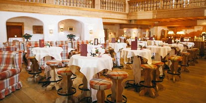 Winterhochzeit - Tirol - Hotelbar "auf der Tenne" im Bio-Hotel Stanglwirt in Tirol.
Foto © formafoto.net - Bio-Hotel Stanglwirt