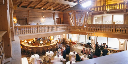 Winterhochzeit - Tirol - Hotelbar "auf der Tenne" im Bio-Hotel Stanglwirt in Tirol.
Foto © formafoto.net - Bio-Hotel Stanglwirt