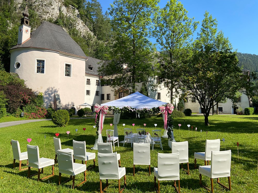 Hochzeitslocation: Standesamtliche Trauung im Schlosspark - Schloss Thörl