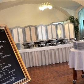 Hochzeitslocation: Buffet im großen Saal - Schloss Gloggnitz