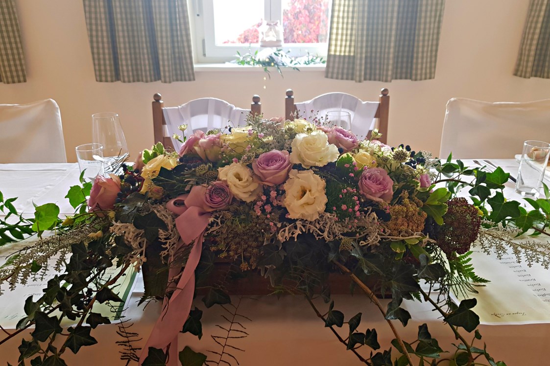 Hochzeitslocation: Tischdeko für Brauttafel - Gasthof Englwirt 