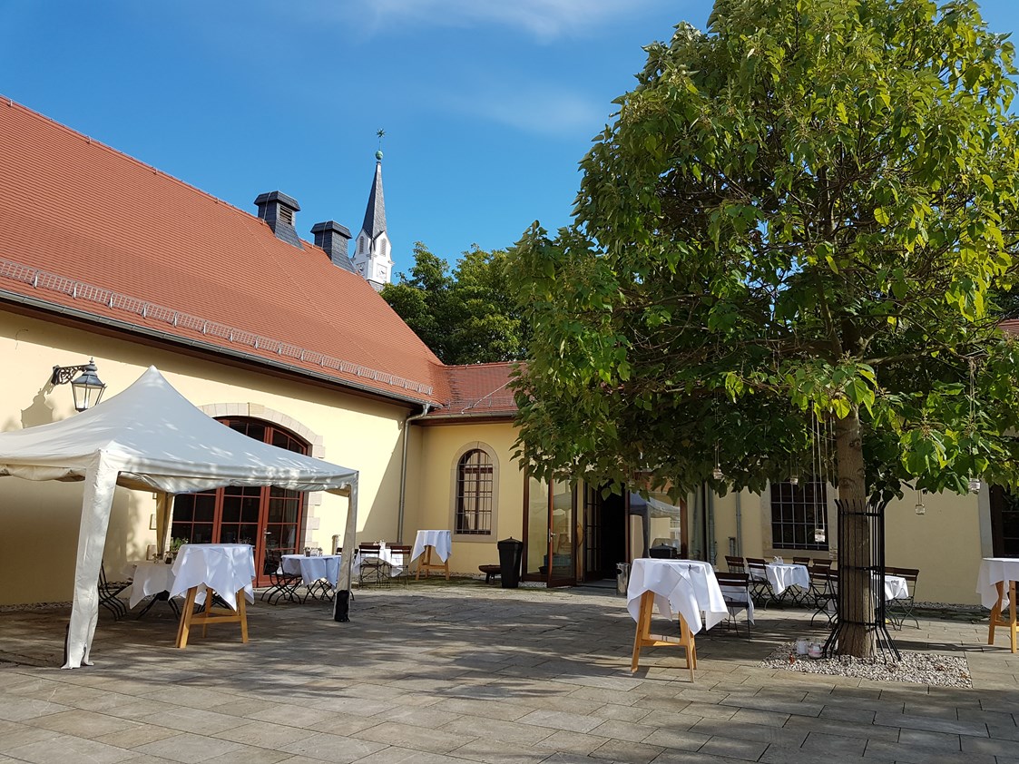 Hochzeitslocation: Scheunenhof - Außenterrasse Schloss Burgk  - Schloss Burgk Freital