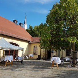 Hochzeitslocation: Scheunenhof - Außenterrasse Schloss Burgk  - Schloss Burgk Freital