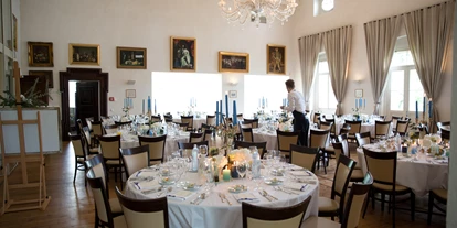 Winterhochzeit - Art der Location: Schloss - Der große Saal gedeckt - Schloss Maria Loretto